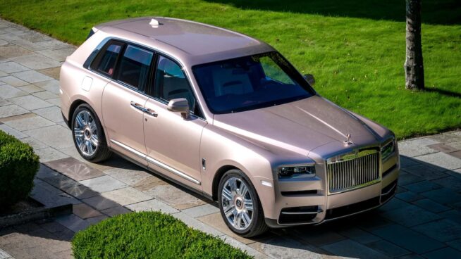 Rolls-Royce Cullinan Bespoke Pearl Rose prezent