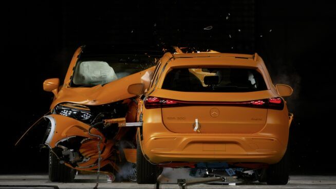Mercedes EQA EQS SUV test zderzeniowy