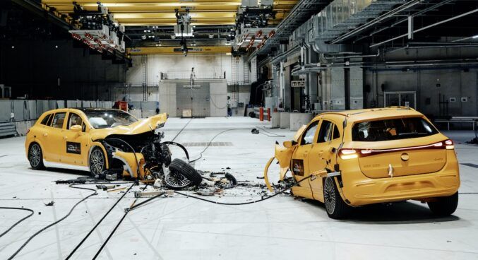 Mercedes EQA EQS SUV test zderzeniowy
