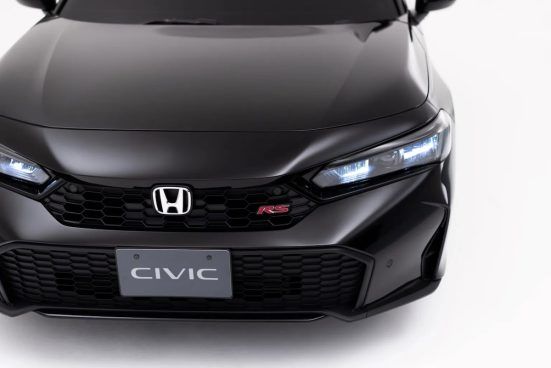 Honda Civic RS - logo z przodu