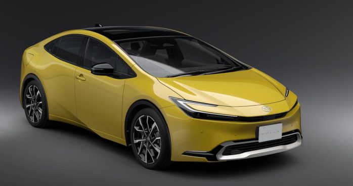 Toyota Prius (2023) - przód, żółta
