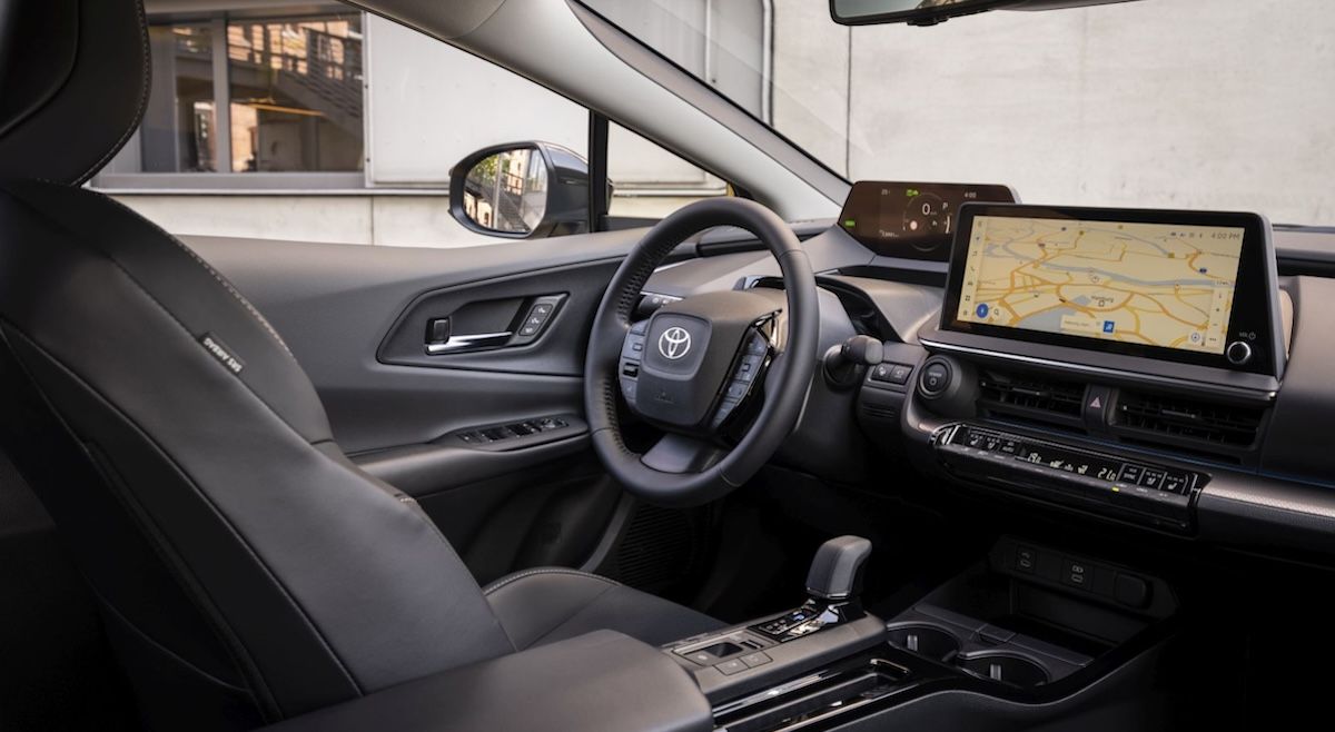 Toyota Prius (2023) - wnętrze