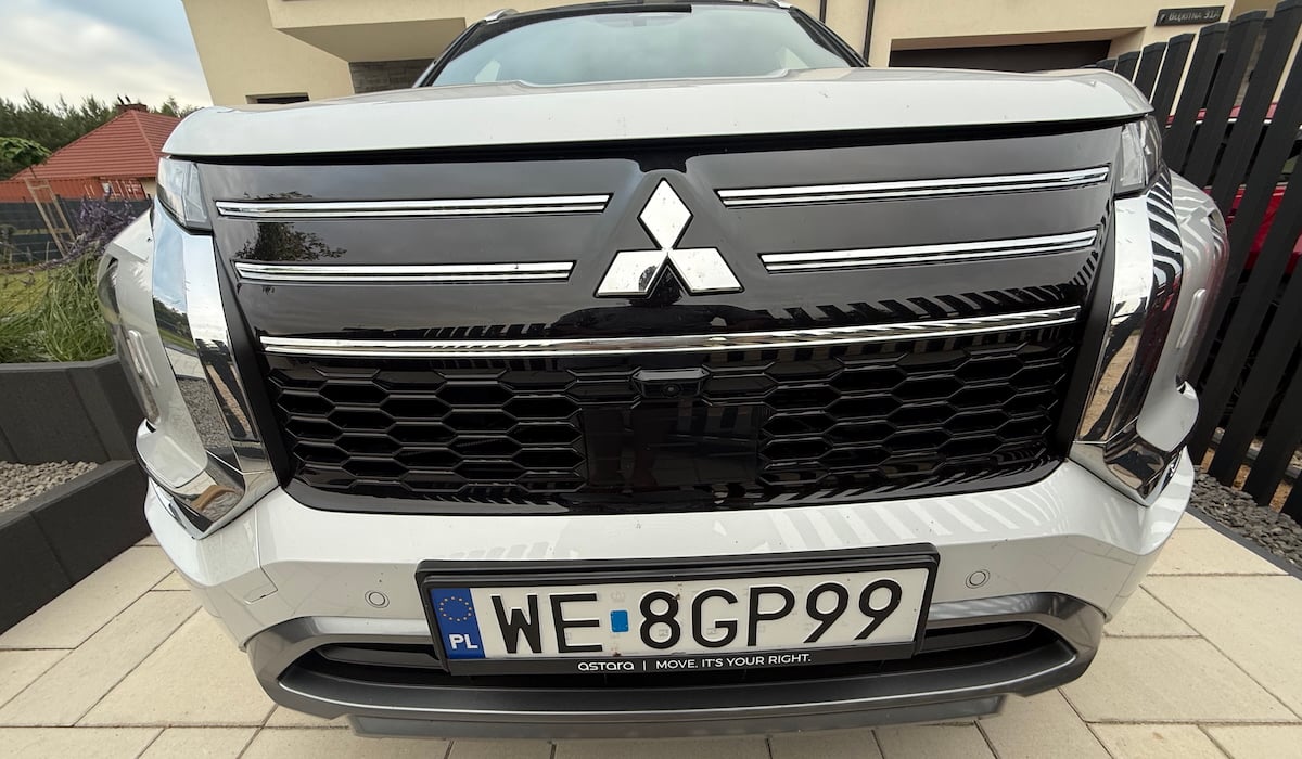 Mitsubishi Outlander PHEV - przód, fot. Sebastian Rydzewski, motofilm.pl / TVN Turbo